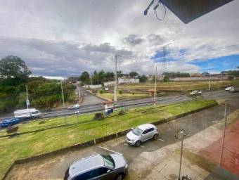 Se vende espaciosa casa con uso mixto en Santo Tomas Heredia 25-1056