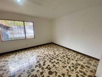 Se vende espaciosa casa con uso mixto en Santo Tomas Heredia 25-1056