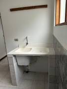 Ganga! 2 cuartos, 2 baños, cocina y baños nuevos  $ 1.050
