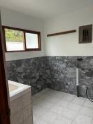 Ganga! 2 cuartos, 2 baños, cocina y baños nuevos  $ 1.050