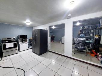 Se vende espaciosa casa de 2 plantas en Hatillo 2 San José 25-1895