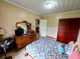 Se venden casa y 2 apartamentos con amplio lote en Santa bárbara Heredia 24-1075