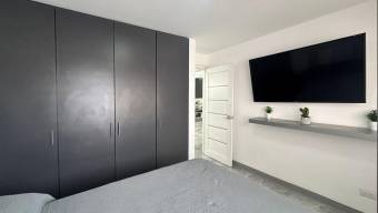 Se vende moderna casa en condominio de San Rafael Escazú 26-655