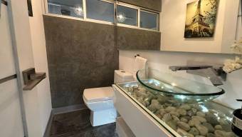 Se vende moderna casa en condominio de San Rafael Escazú 26-655