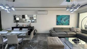 Se vende moderna casa en condominio de San Rafael Escazú 26-655