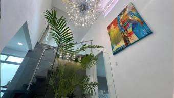 Se vende moderna casa en condominio de San Rafael Escazú 26-655