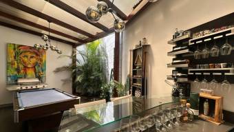 Se vende moderna casa en condominio de San Rafael Escazú 26-655