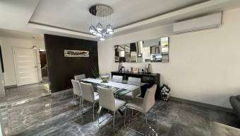 Se vende moderna casa en condominio de San Rafael Escazú 26-655