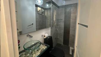 Se vende moderna casa en condominio de San Rafael Escazú 26-655