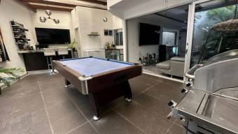 Se vende moderna casa en condominio de San Rafael Escazú 26-655