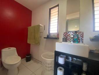 Se vende moderna casa en condominio de Escazú 26-478