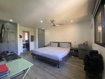 Se vende moderna casa en condominio de Escazú 26-478