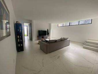 Se vende moderna casa en condominio de San Antonio de Escazú 26-353