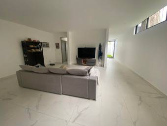 Se vende moderna casa en condominio de San Antonio de Escazú 26-353