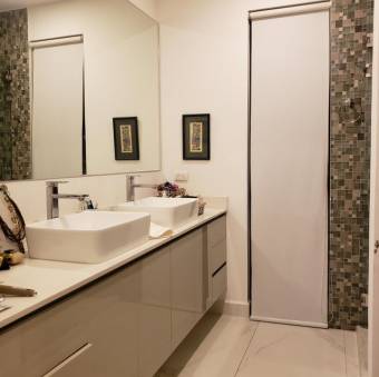 Se vende moderna casa en condominio de San Antonio de Escazú 26-353