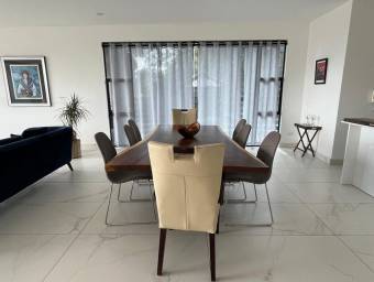 Se vende moderna casa en condominio de San Antonio de Escazú 26-353