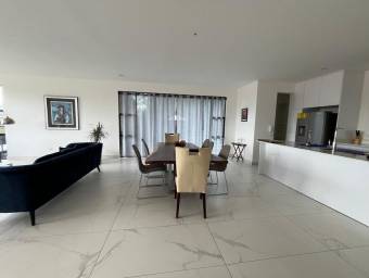 Se vende moderna casa en condominio de San Antonio de Escazú 26-353