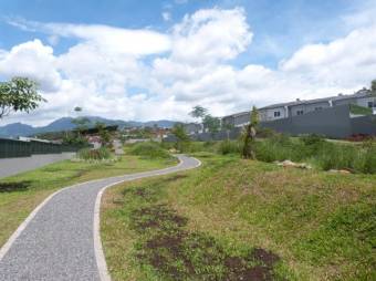 Se vende moderna casa de 2 plantas en condominio de San Rafael Escazú 25-1578