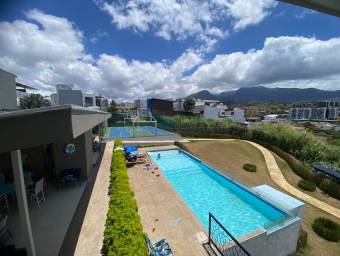 Se vende amplia casa de lujo en San Rafael de Escazú 26-522