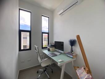 Se vende amplia casa de lujo en San Rafael de Escazú 26-522