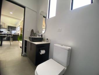 Se vende amplia casa de lujo en San Rafael de Escazú 26-522