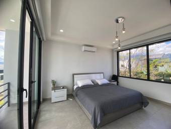 Se vende amplia casa de lujo en San Rafael de Escazú 26-522