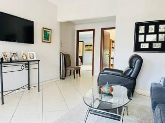 Se vende moderna casa de 2 plantas en condominio de San Rafael de Escazú 25-1473