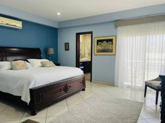 Se vende moderna casa de 2 plantas en condominio de San Rafael de Escazú 25-1473