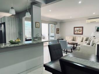 Se vende moderna casa de 2 plantas en condominio de San Rafael de Escazú 25-1473