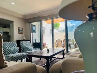 Se vende moderna casa de 2 plantas en condominio de San Rafael de Escazú 25-1473