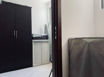 Se vende moderna casa de 2 plantas en condominio de San Rafael de Escazú 25-1473