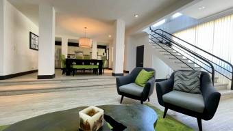 Se vende moderna casa con terraza en condominio de San Rafael Escazú 25-1873