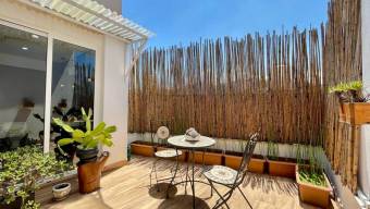 Se vende moderna casa con terraza en condominio de San Rafael Escazú 25-1873