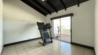 Se vende moderna casa con terraza en condominio de San Rafael Escazú 25-1873