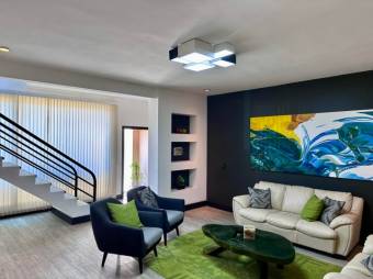 Se vende moderna casa con terraza en condominio de San Rafael Escazú 25-1873