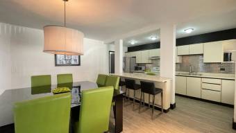 Se vende moderna casa con terraza en condominio de San Rafael Escazú 25-1873