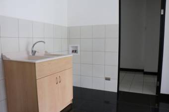 Se vende moderna casa de 3 plantas en Guachipelín de Escazú 24-31