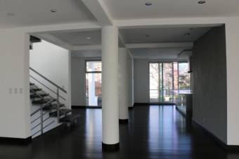 Se vende moderna casa de 3 plantas en Guachipelín de Escazú 24-31