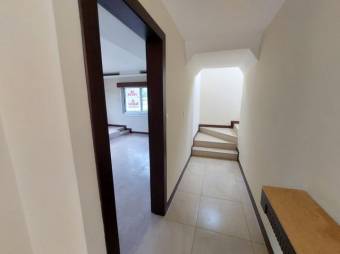 Se vende moderna casa con patio en condominio de San Rafael Alajuela 26-40