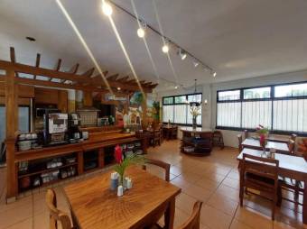 Se alquila espacioso apartamento amoblado en La Sabana 26-505