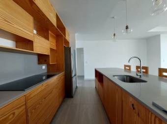 Se vende moderna casa con patio en condominio de San Antonio Belén 26-619