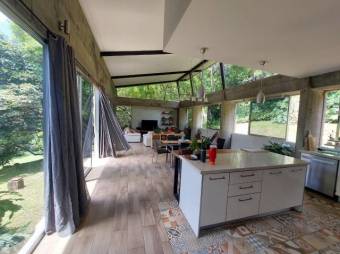 Se vende moderna propiedad de 5000m2 en San Antonio de Belén 26-673