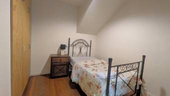 Se alquila espacioso apartamento en Carmen de San José 26-665