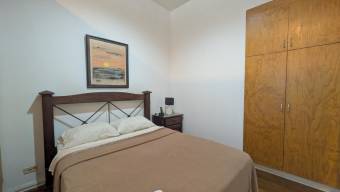 Se alquila espacioso apartamento en Carmen de San José 26-665