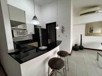 Se alquila moderno apartamento en condominio de Santa Ana 26-891
