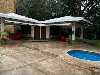 Se alquila moderno apartamento en condominio de Santa Ana 26-891