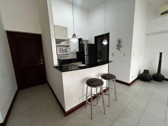 Se alquila moderno apartamento en condominio de Santa Ana 26-891