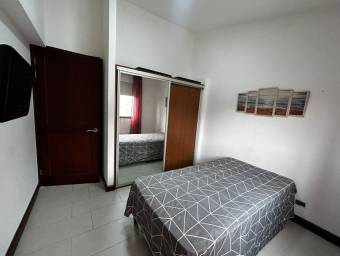 Se alquila moderno apartamento en condominio de Santa Ana 26-891