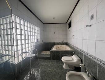 VENTA DE CASA l SAN VICENTE l MORAVIA l PRECIO NEGOCIABLE.