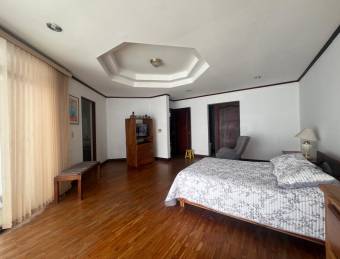 VENTA DE CASA l SAN VICENTE l MORAVIA l PRECIO NEGOCIABLE.